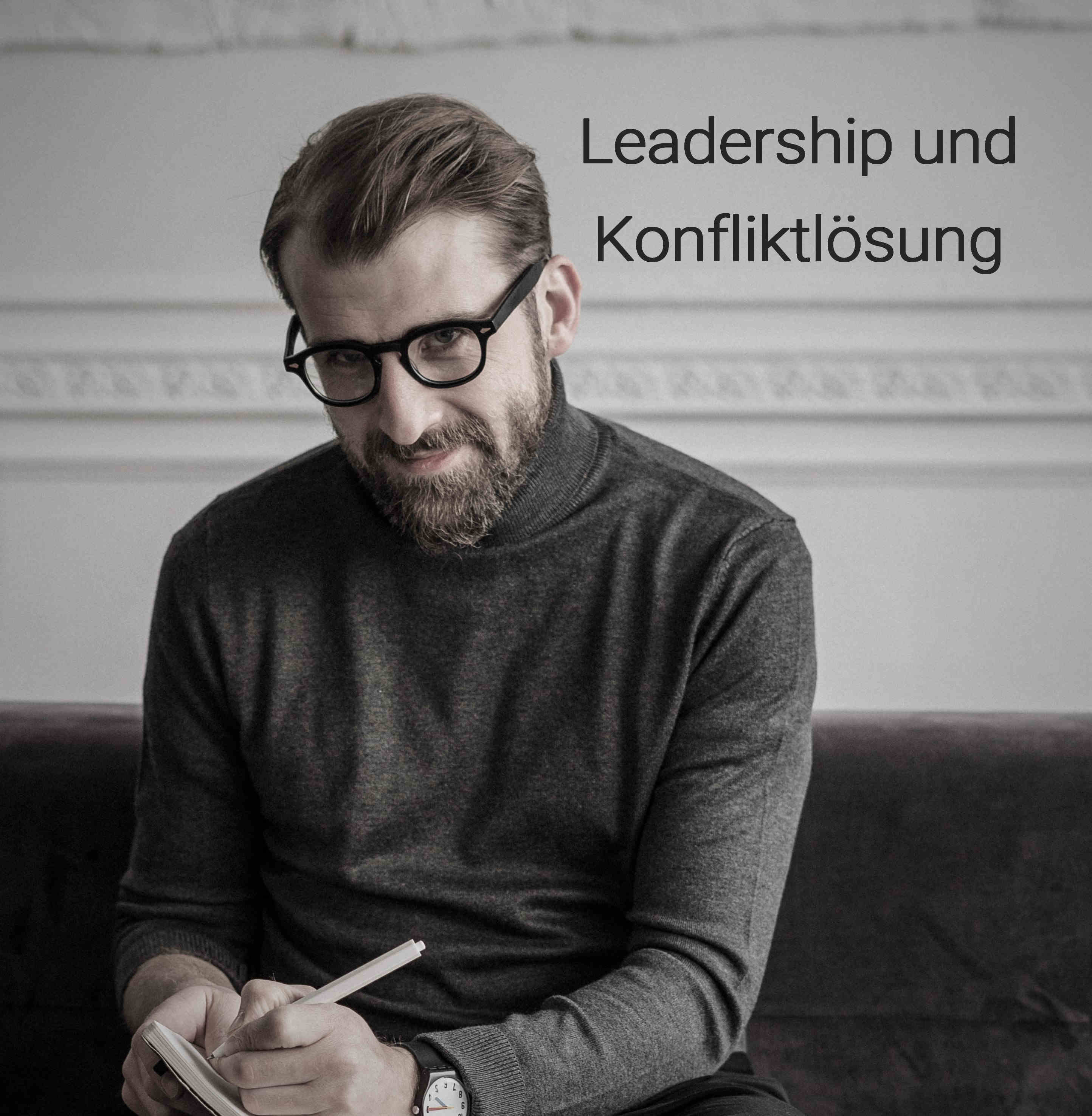 Leadership und Konfliktlösung: Dieser Titel betont die Verbindung zwischen Leadership und Konfliktlösung im Allgemeinen. Er legt den Fokus darauf, dass Leadership eine wichtige Rolle bei der effektiven Bewältigung von Konflikten spielt.